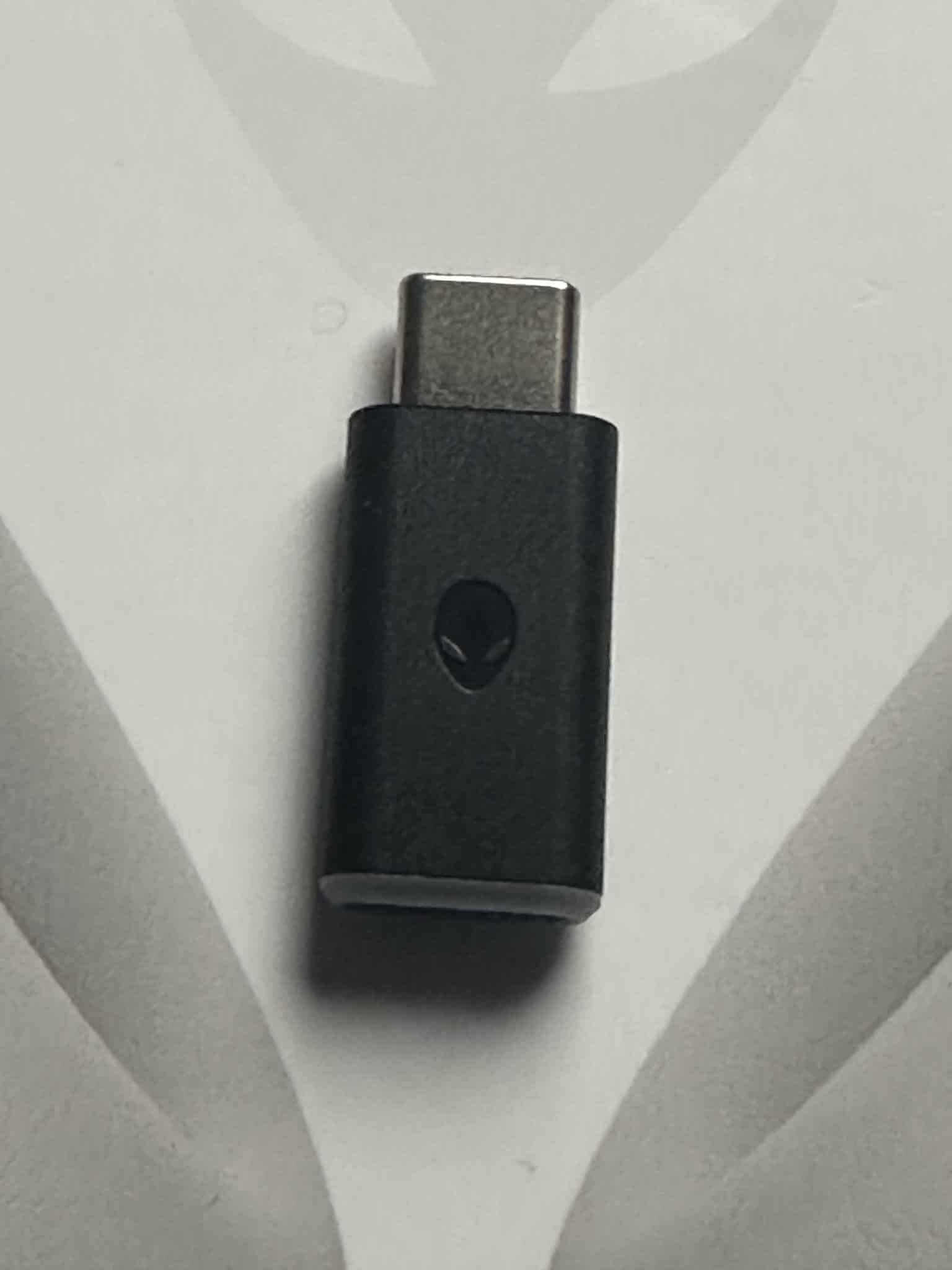 Alienware Pro Wireless im Test – E-Sport-Headset mit Dolby Atmos 7 Alienware Pro USB Dongle