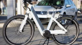 VW E-Bike mit Rückfahrkamera und Radar: n+ bringt Pedelecs unter Volkswagen-Lizenz ab 3.999 Euro VW E-Bike